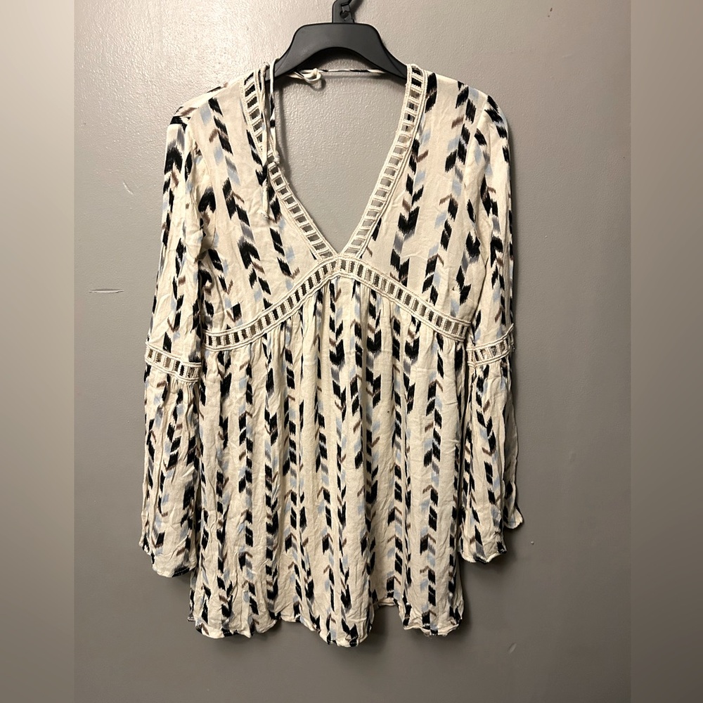 Design Lab by Lord & Taylor shirt - cream/black bell sleeve open back